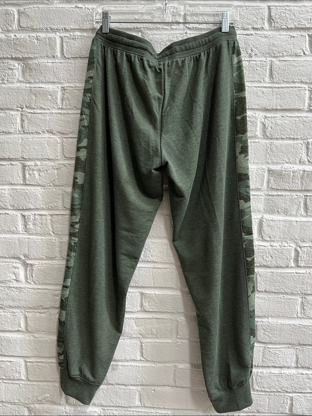 SPLENDID Olive Green Camo Sweatshirt and Jogger Sweatpants Long sleeve Crew neck - Picture 11 of 15